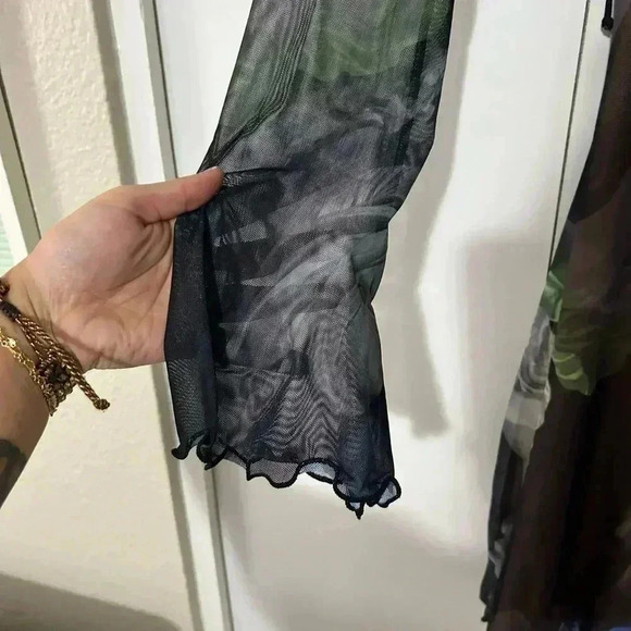 White fox long sleeve open back women’s dress - Picture 3 of 9